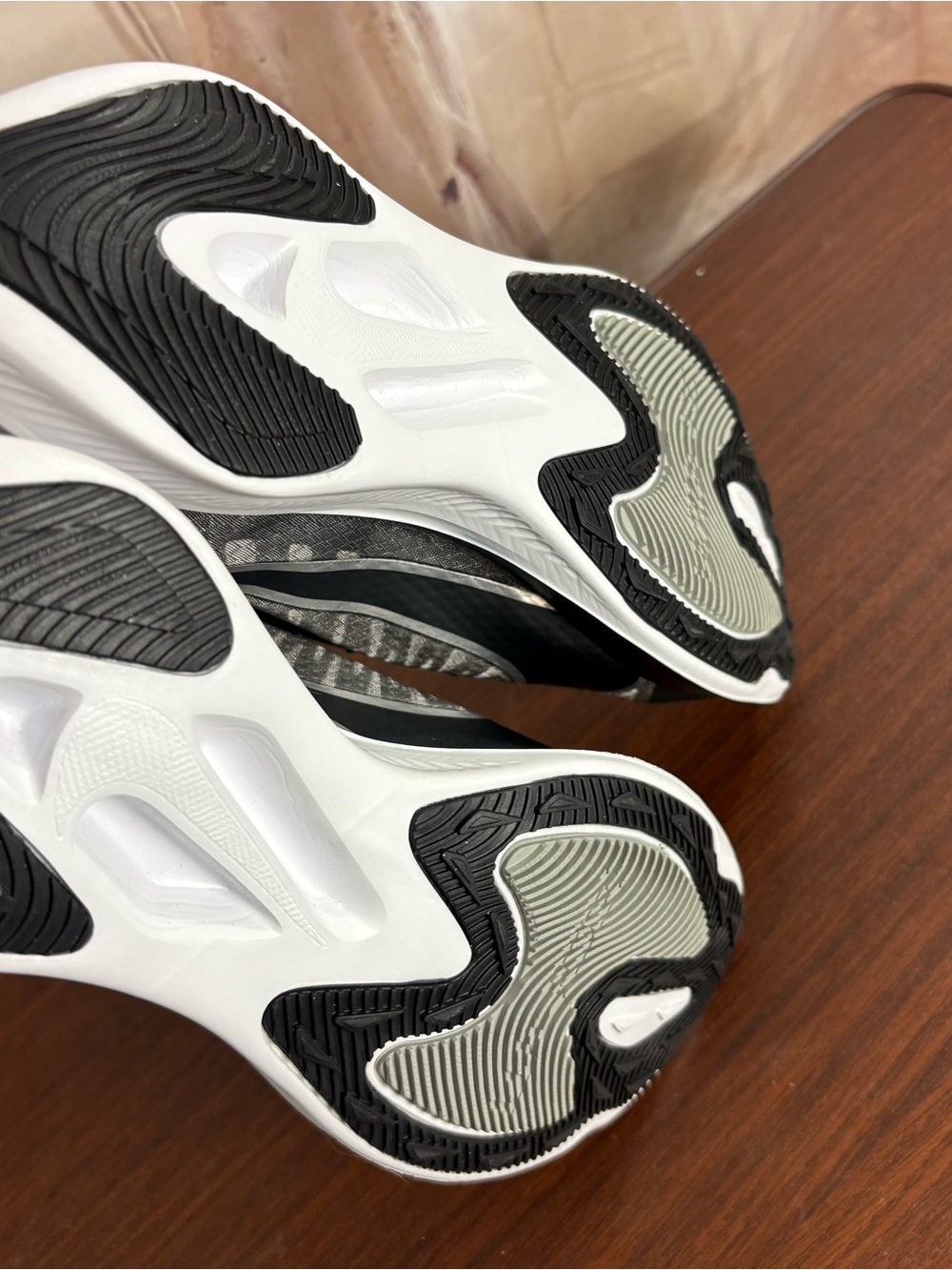 NEW Nike Black and Gray Zoom Running Shoes with Reflective Swoosh - Picture 8 of 9